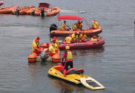 Bombeiros salava vidas slavam 75 pessoas na praia ssp
