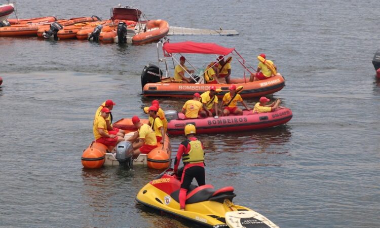 Bombeiros salava vidas slavam 75 pessoas na praia ssp