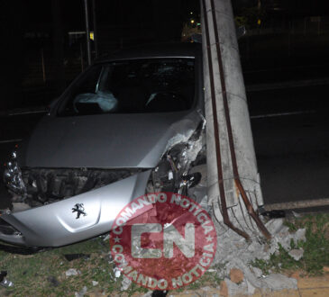 Carro bate em poste domingos ferrarezi 1