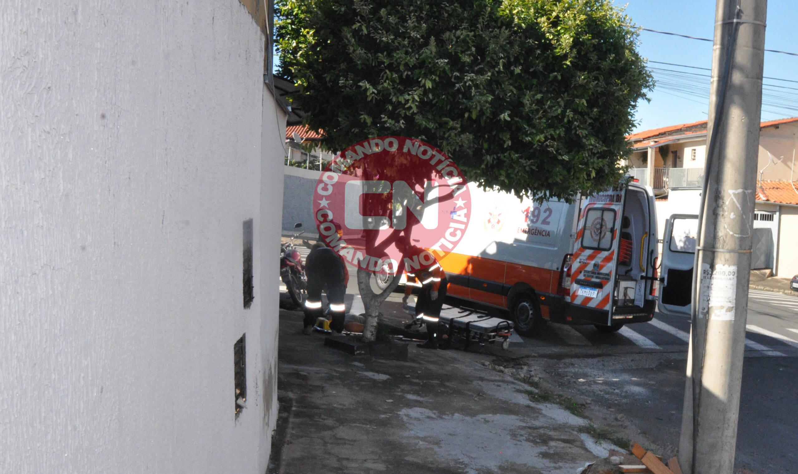 Mulher acidente moto rua 49