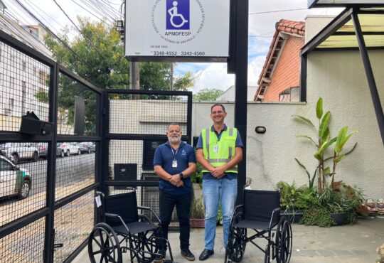 A campanha lacre solidário da via colinas garantiu duas cadeiras de rodas para a apmdfesp em campinas