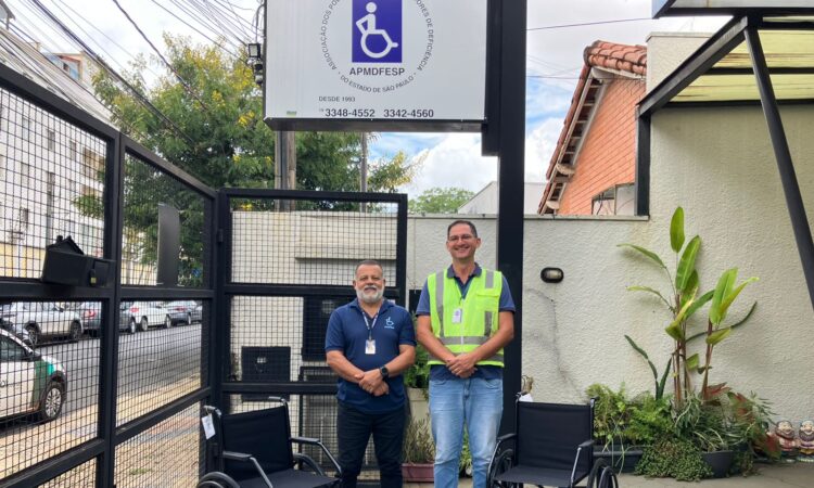 A campanha lacre solidário da via colinas garantiu duas cadeiras de rodas para a apmdfesp em campinas