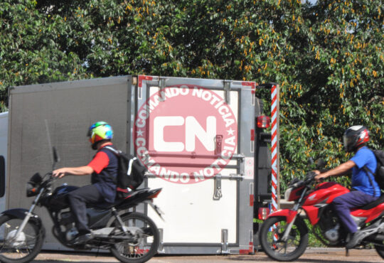 CaminhÃo tomba na sp 75