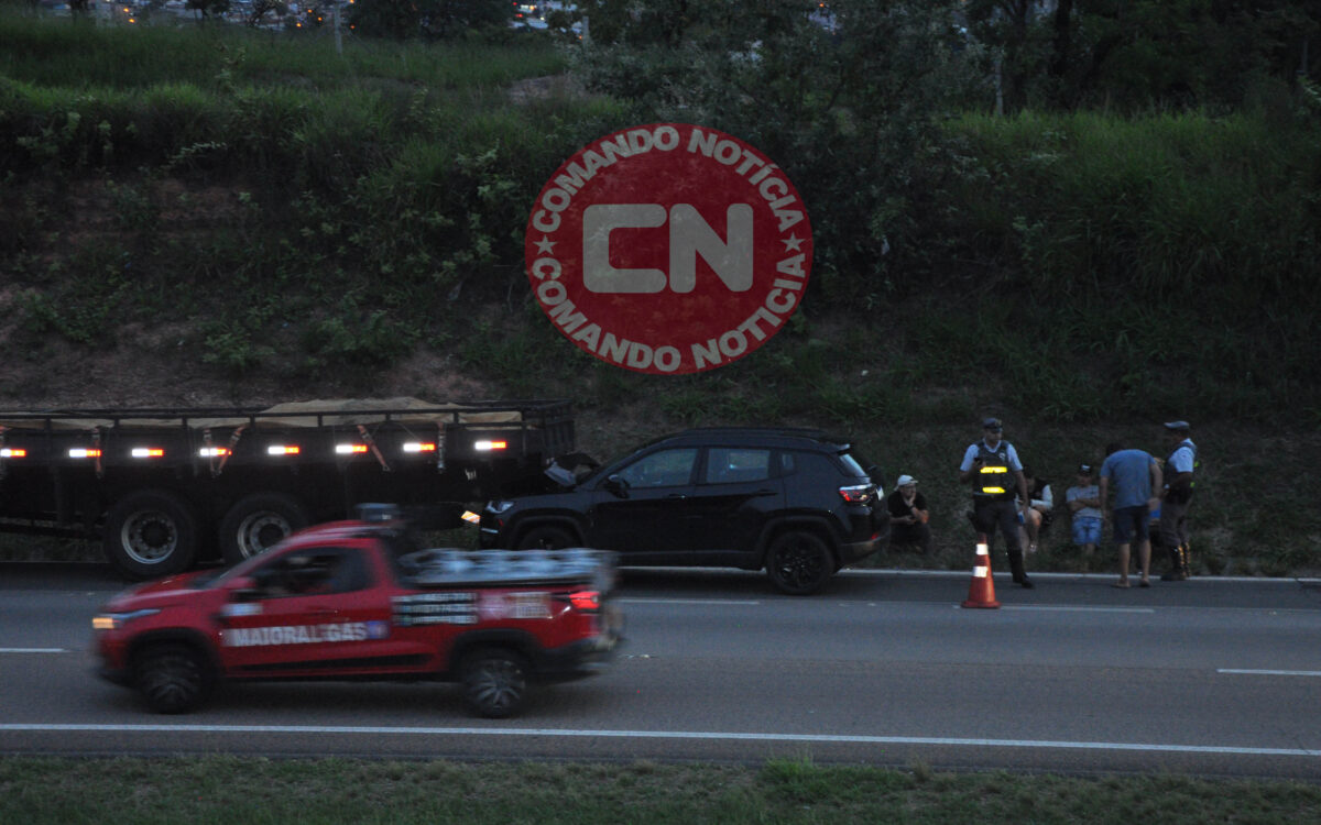 Carro colide traseira de caminhÃo salto 1