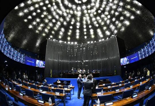 Carlos moura agência senado
