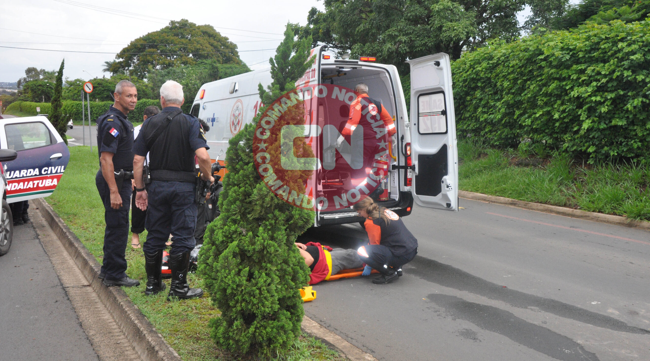 Duas moÇas moto itaici 1
