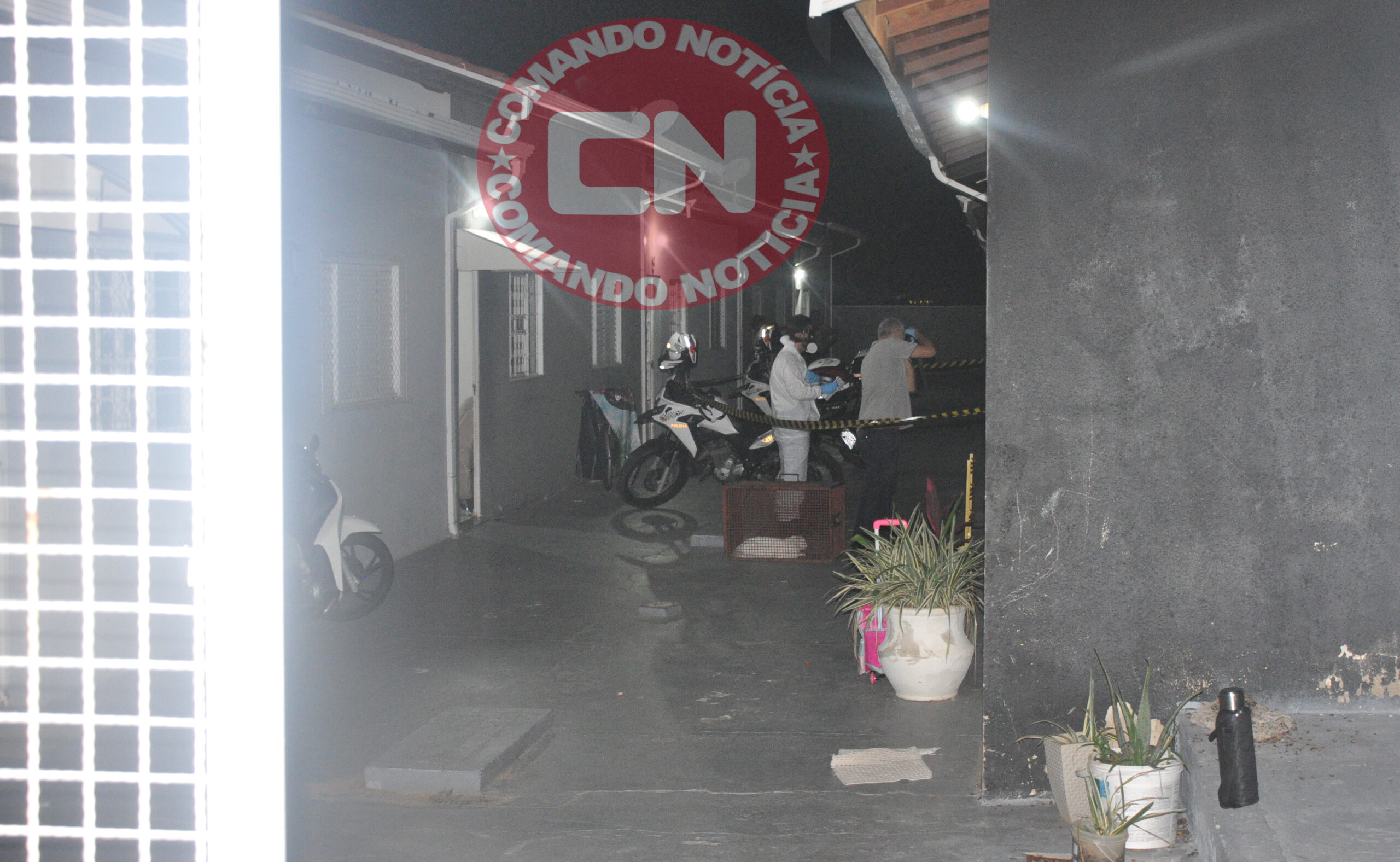 MÃe e filha mortas em casa 4