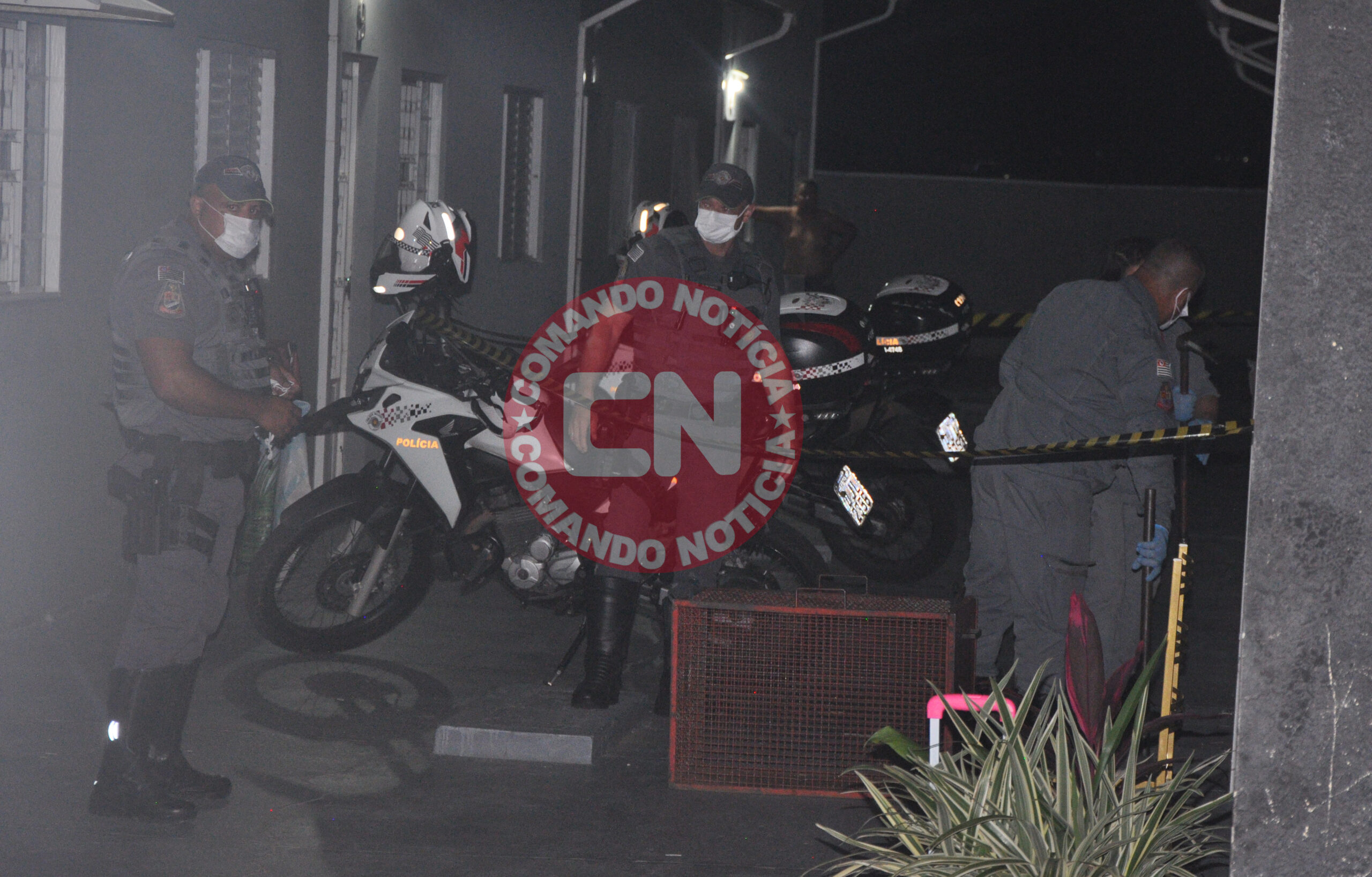 MÃe e filha mortas em casa