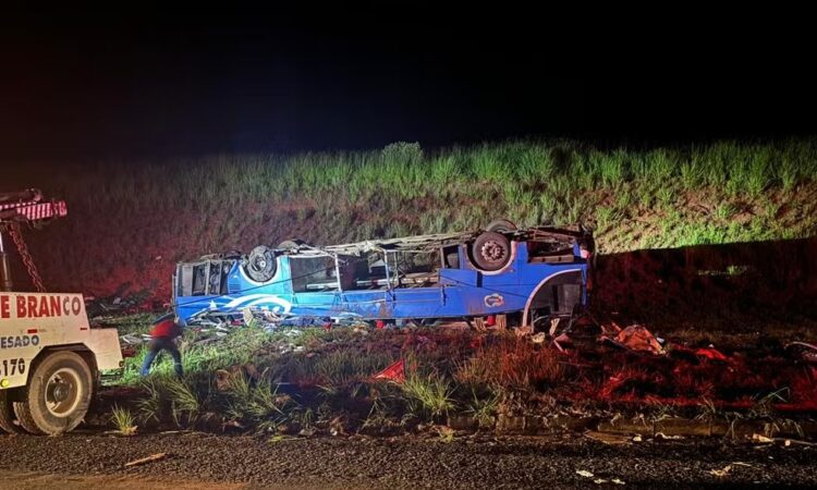 Onibus trabalhadores rurais mata 8 frnaca