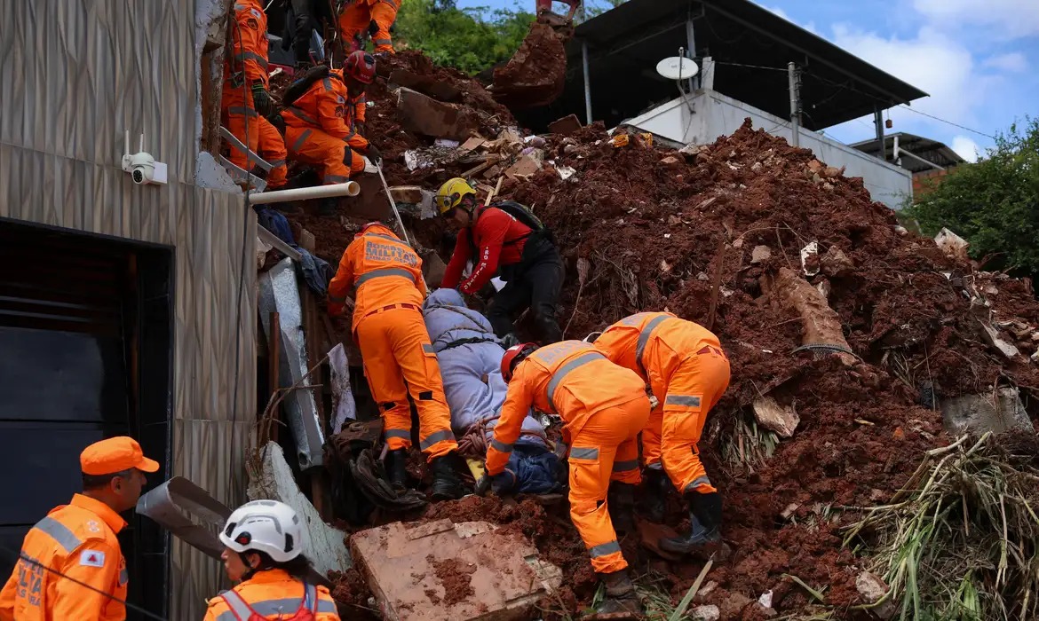 Tomaz silva chuvas em minas gerais mata