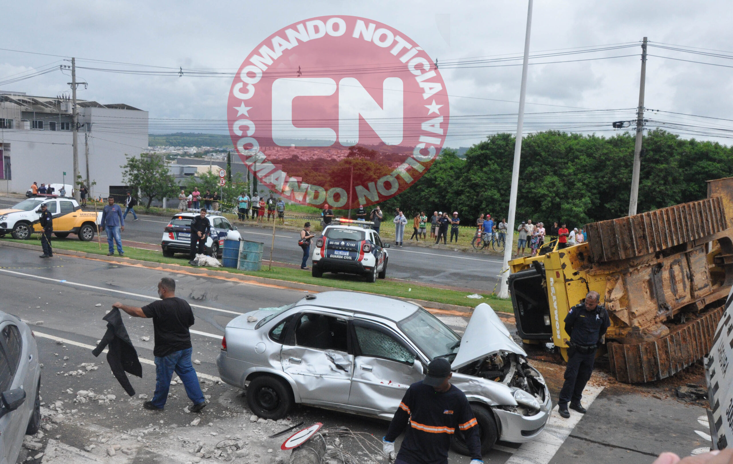Trator cai em carro e mata homem 1