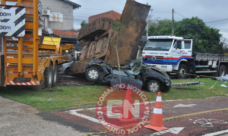 Trator cai em carro e mata homem 4