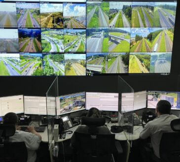 A central de controle operacional da via colinas, local onde a equipe recebe as informações sobre as ocorrências que passam a ser inseridas o aplicativo waze