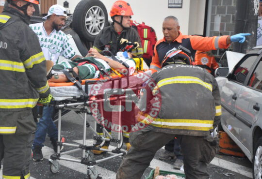 Batida no california dois carros 3