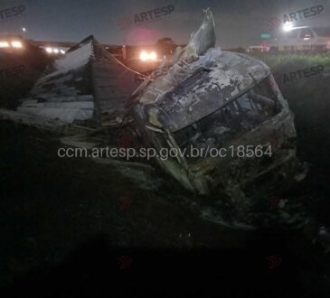 Carreta pega fogo em sumare