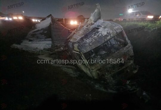 Carreta pega fogo em sumare