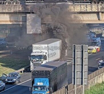 Carreta pega fogo anhanguera 1