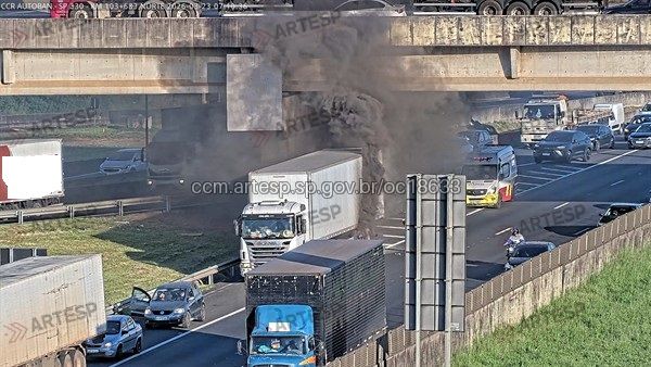 Carreta pega fogo anhanguera 1