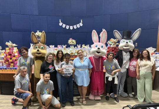 Giorgia couto entrega ovos de pascoa