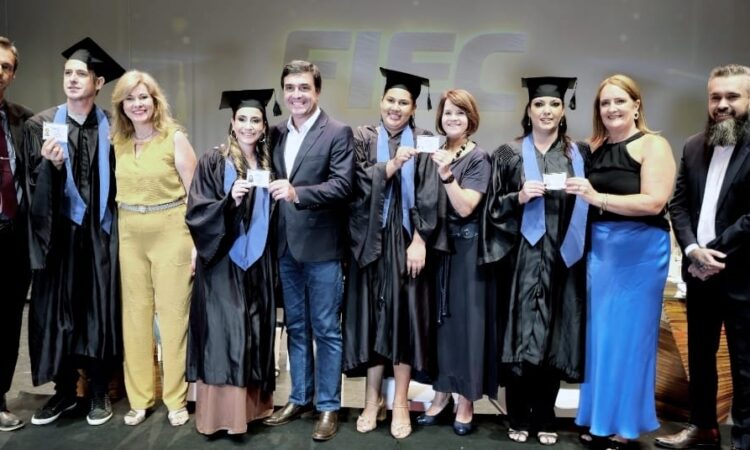 Colacao grau fiec monique garzillo