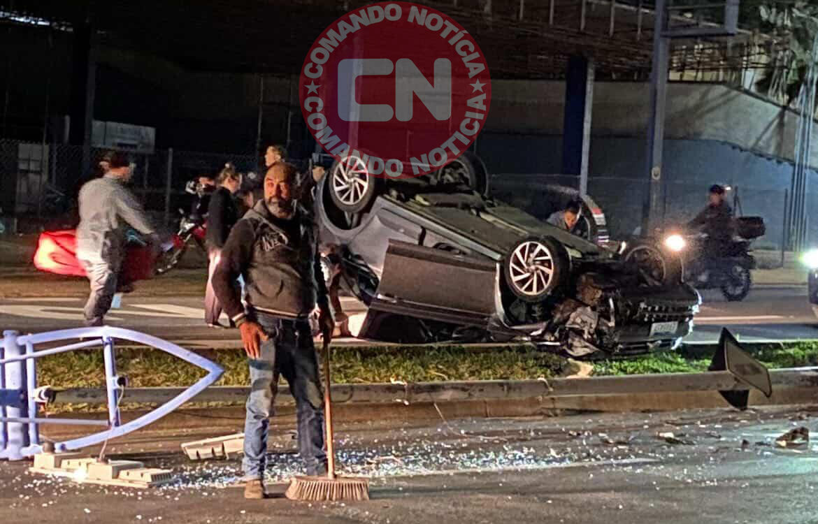 Carro capota francisco paula leite