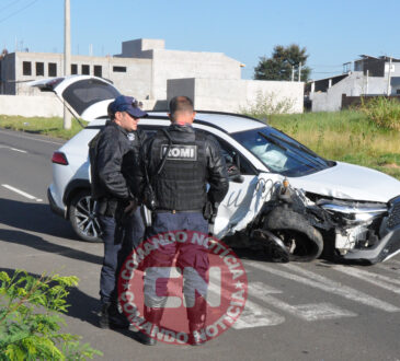 Corolla cross bate em poste