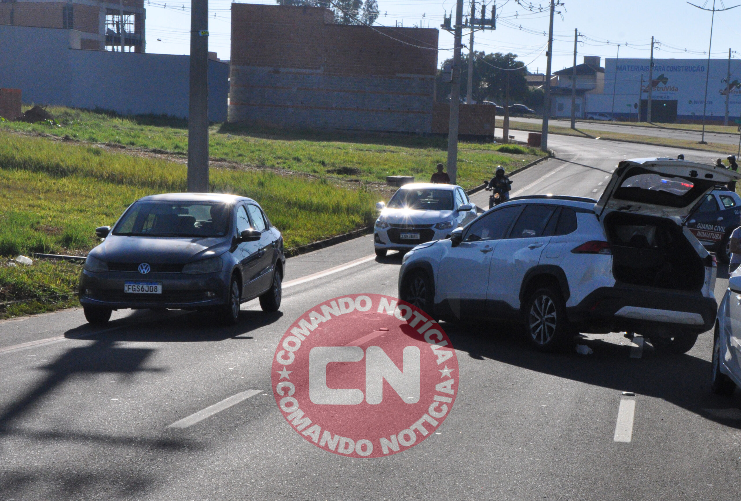 Corolla cross bate em poste 1