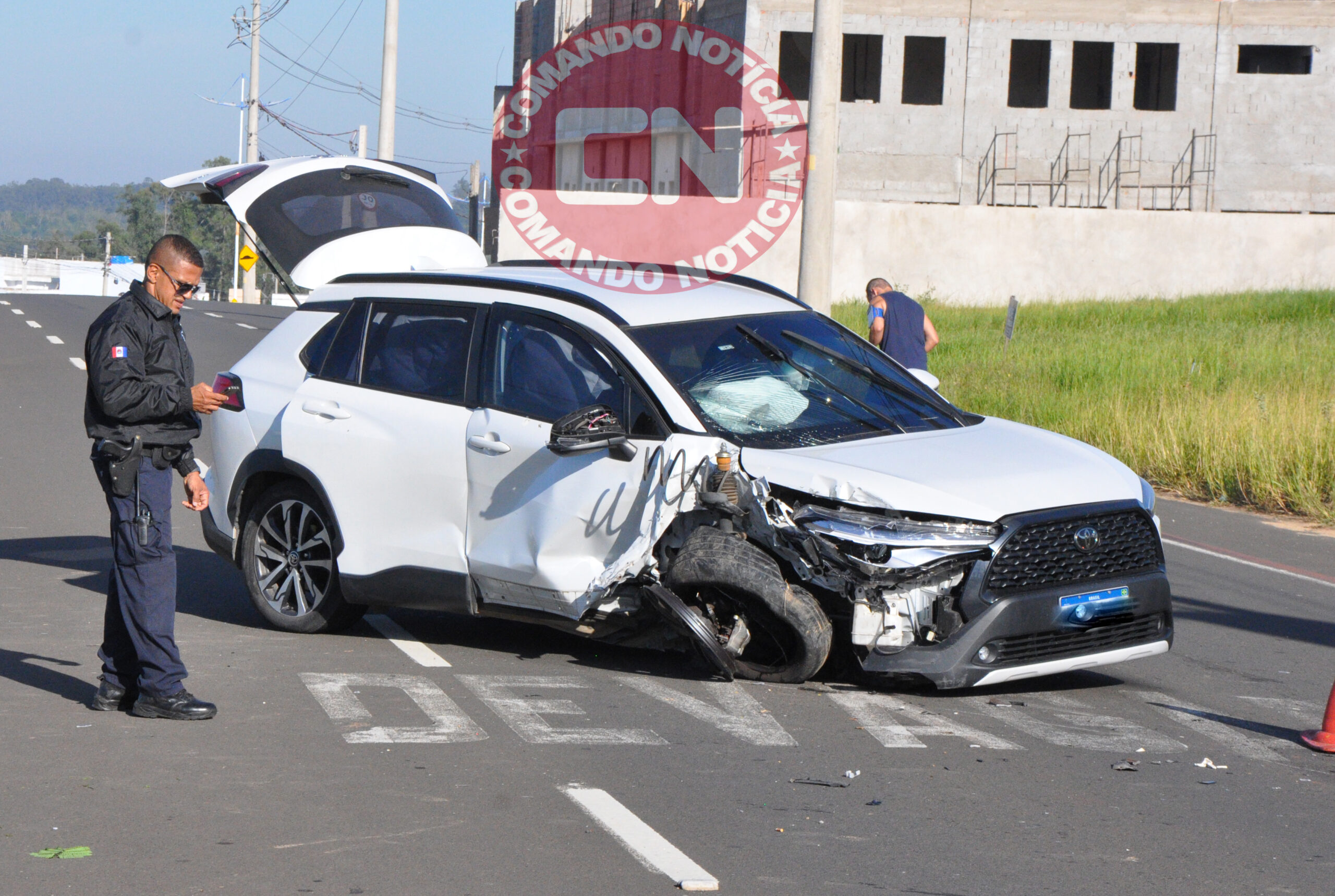 Corolla cross bate em poste 2