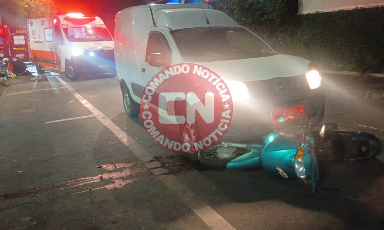 Colisão biz e furgão