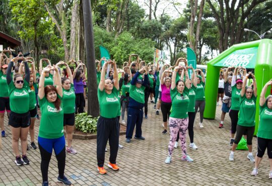 Foto alongamento corridas taqiaral