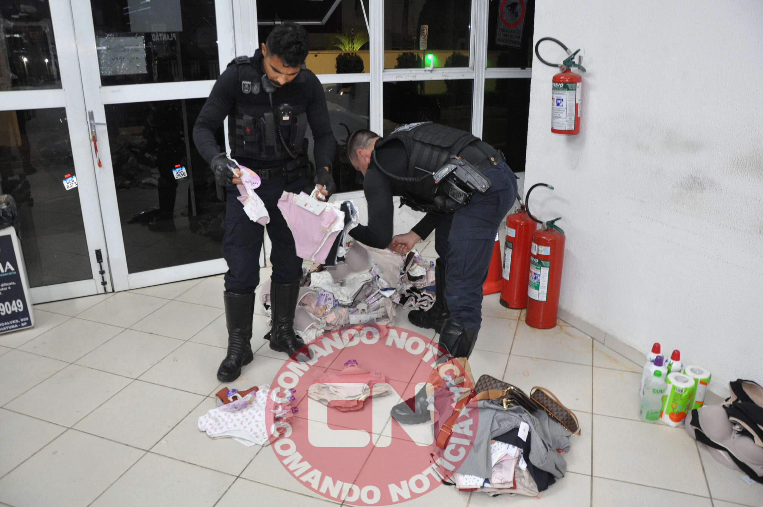 Furto calcinhas em shopping 2