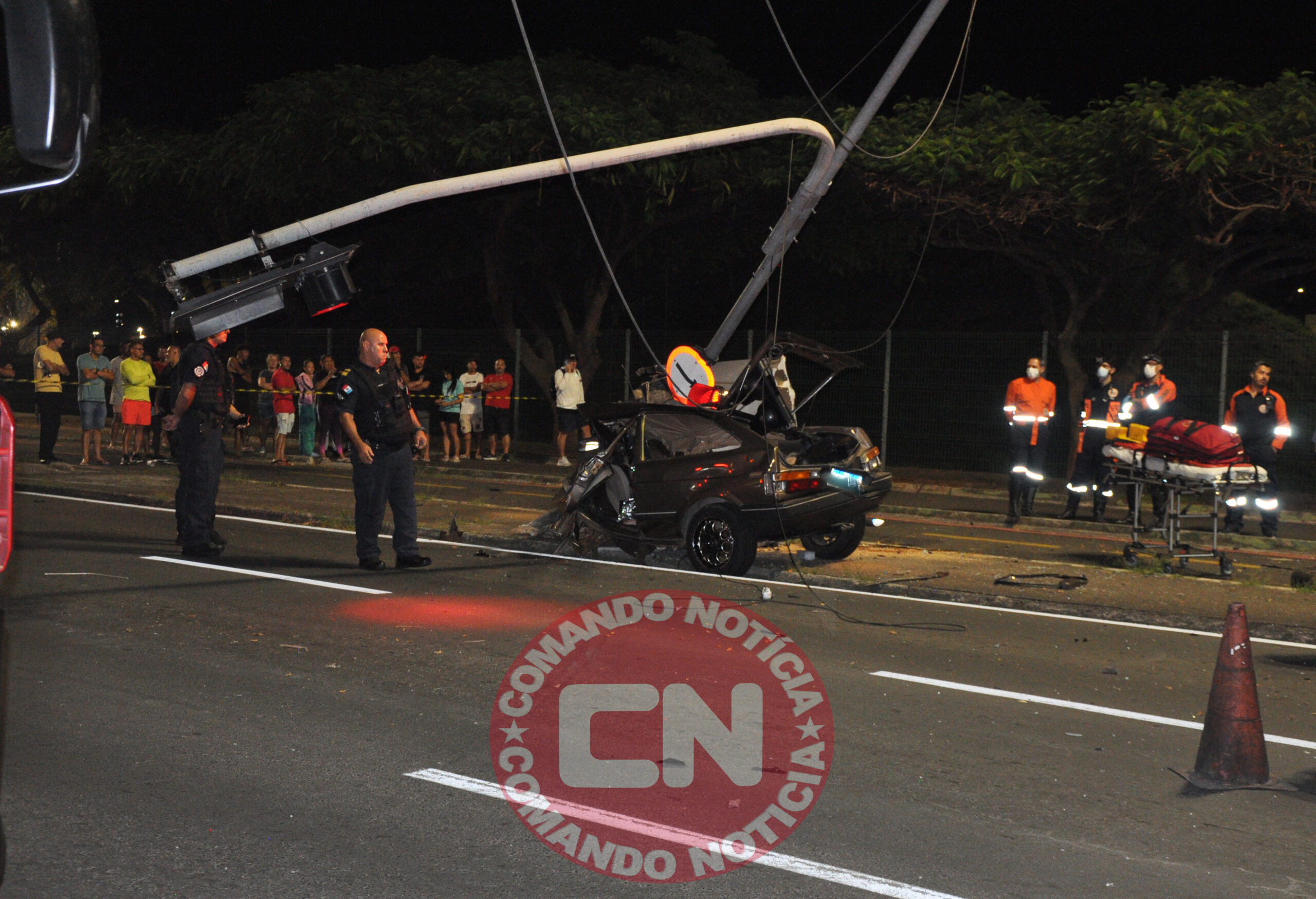 Gol bate e casal morre