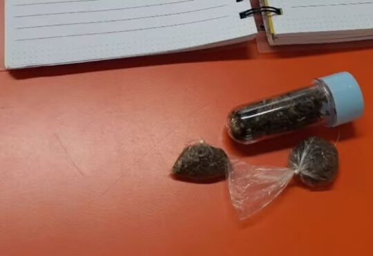 Maconha em mochila de crinaça em creche americana