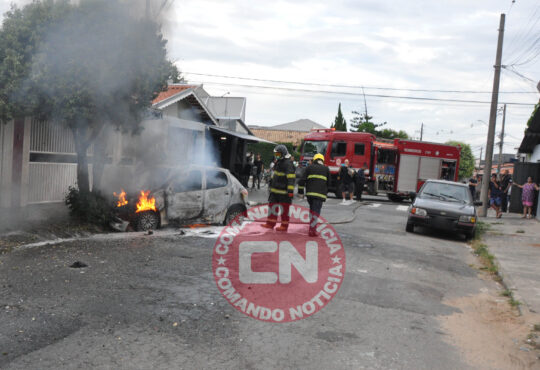 Peugeot furtado pega fogo