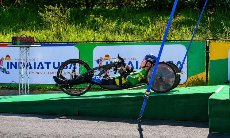 Paraciclismo cinthia thais de oliveira