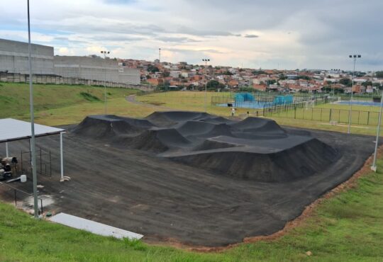 Pista pump track rei pele