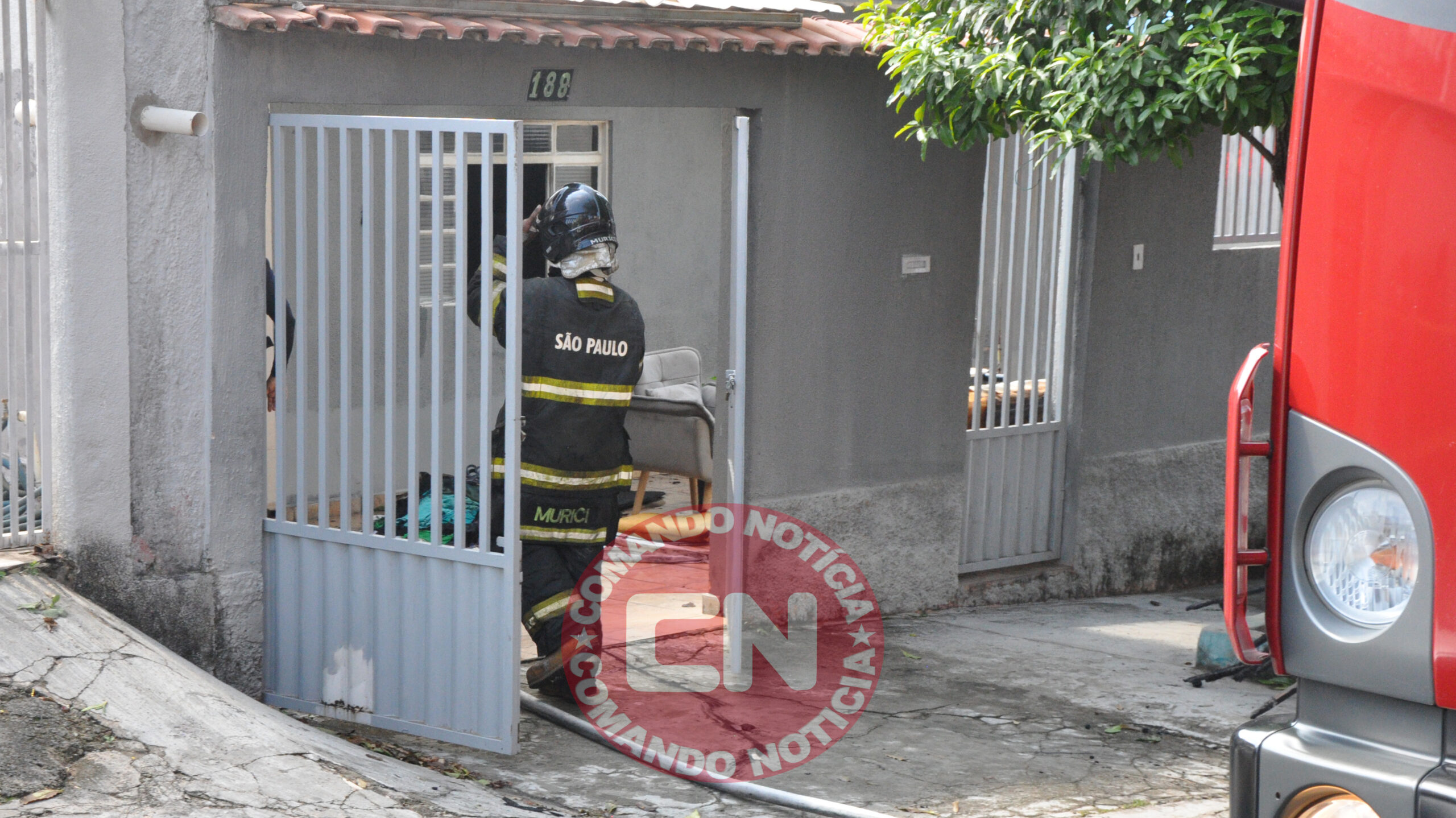 Bombeiros fogo casa rua 75