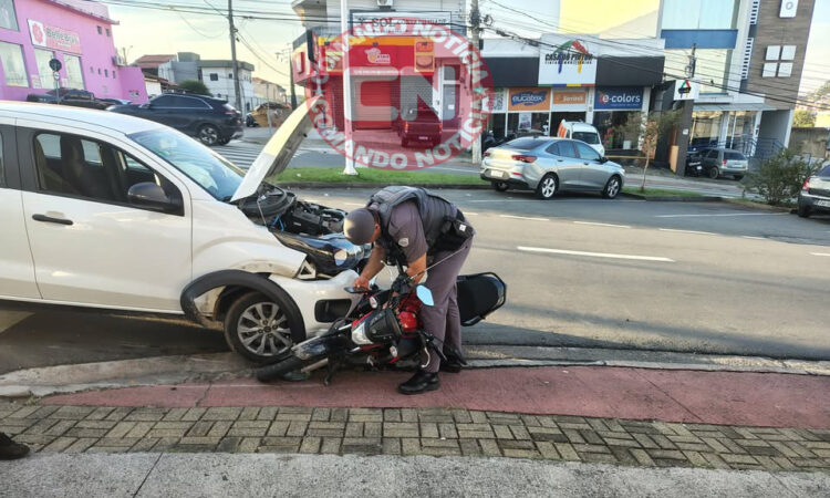 ColisÃo moto e carro ario