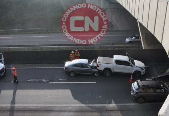 ColisÃo tres carro km 51