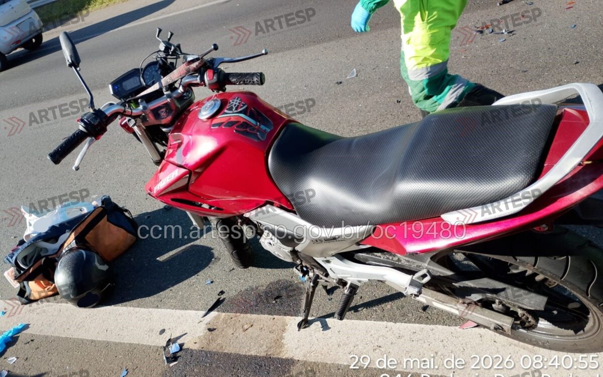 Engavetamento carros e moto grave dom pedro