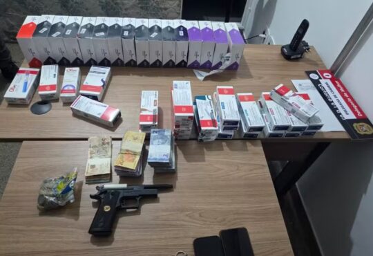 Roubo a farmacia canetas pm