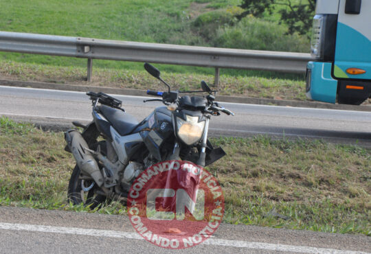 ColisÃo moto e carreta km 45