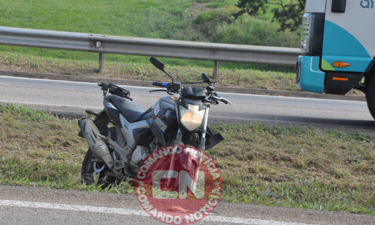 ColisÃo moto e carreta km 45