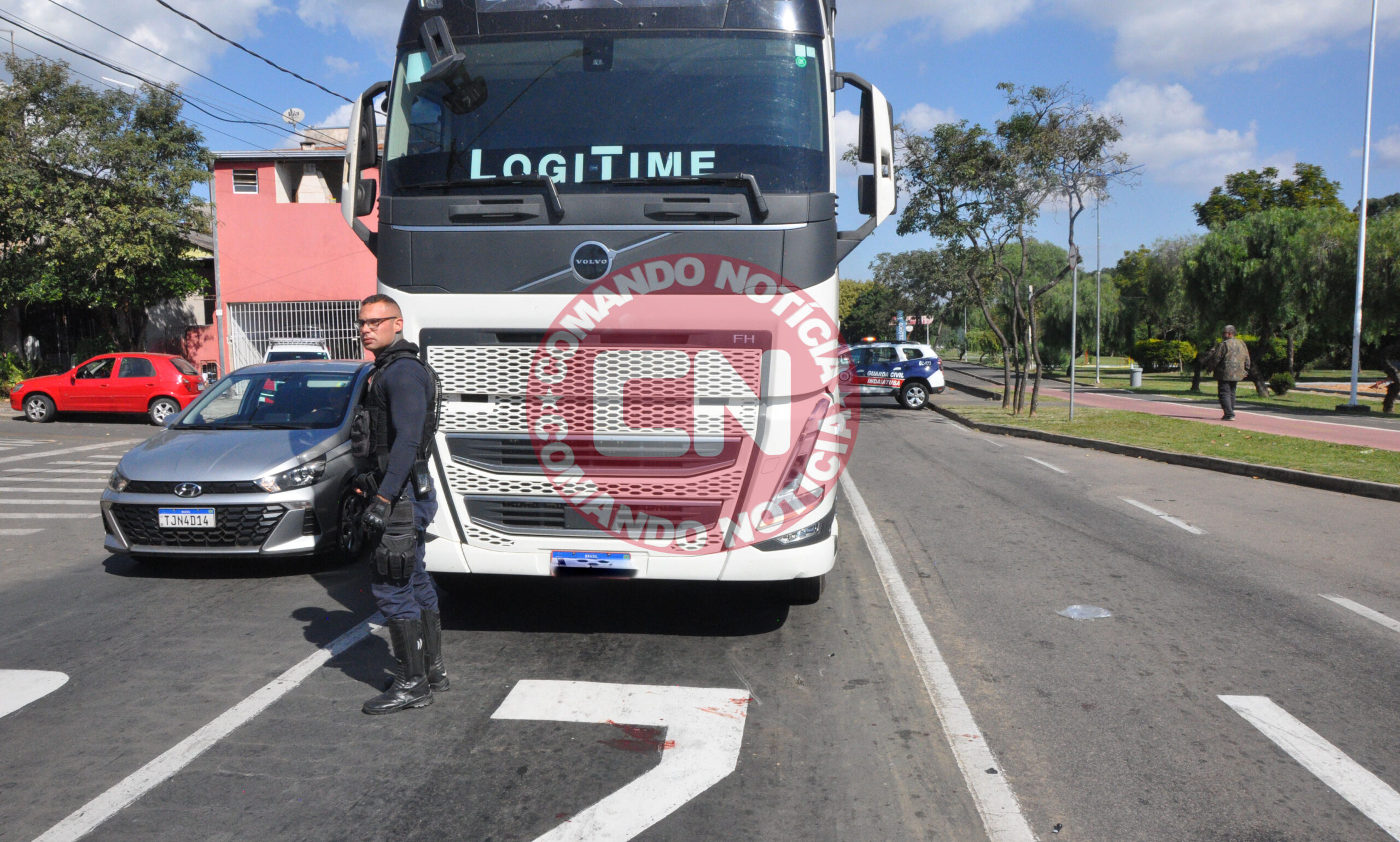 ColisÃo moto e carreta tancredo 3