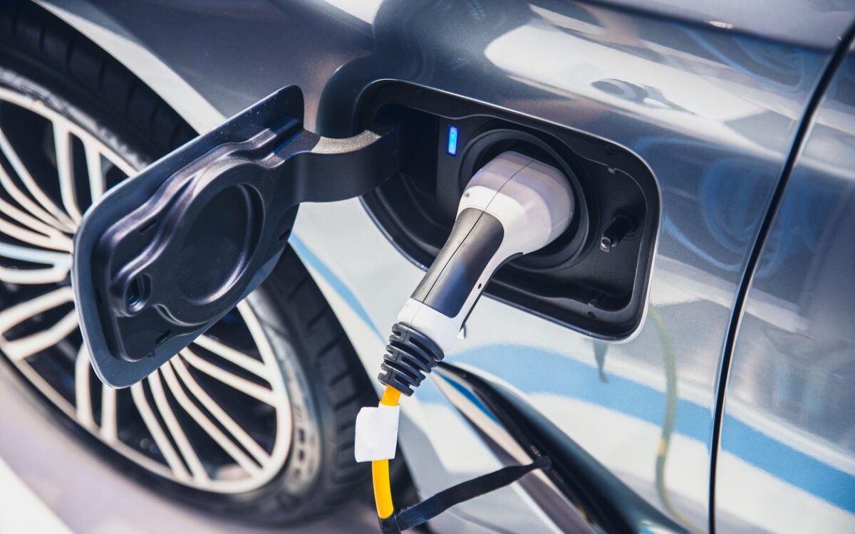 Carro eletrico crédito istock