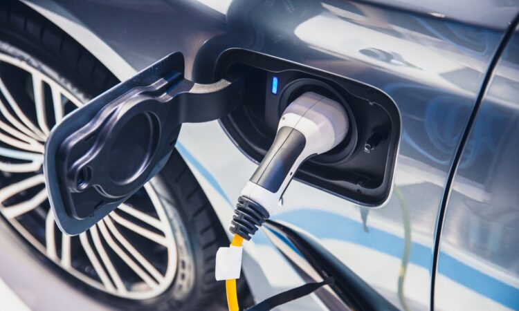 Carro eletrico crédito istock