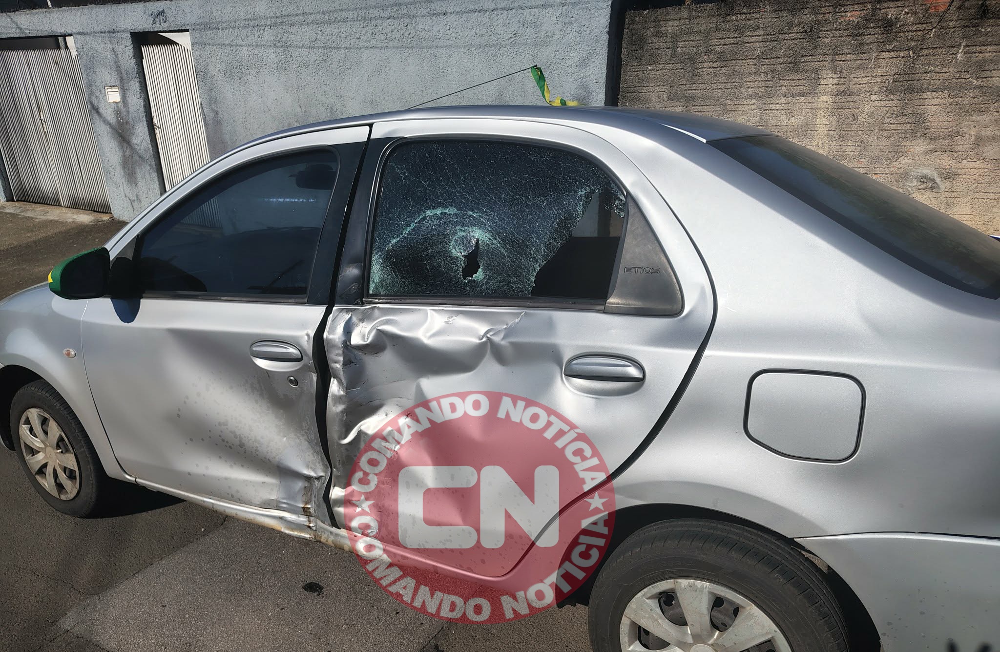 Hornet colide com etios 1
