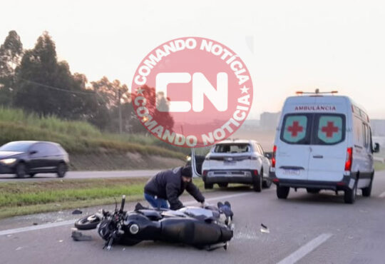 Moto colide traseura de carro sp em salto