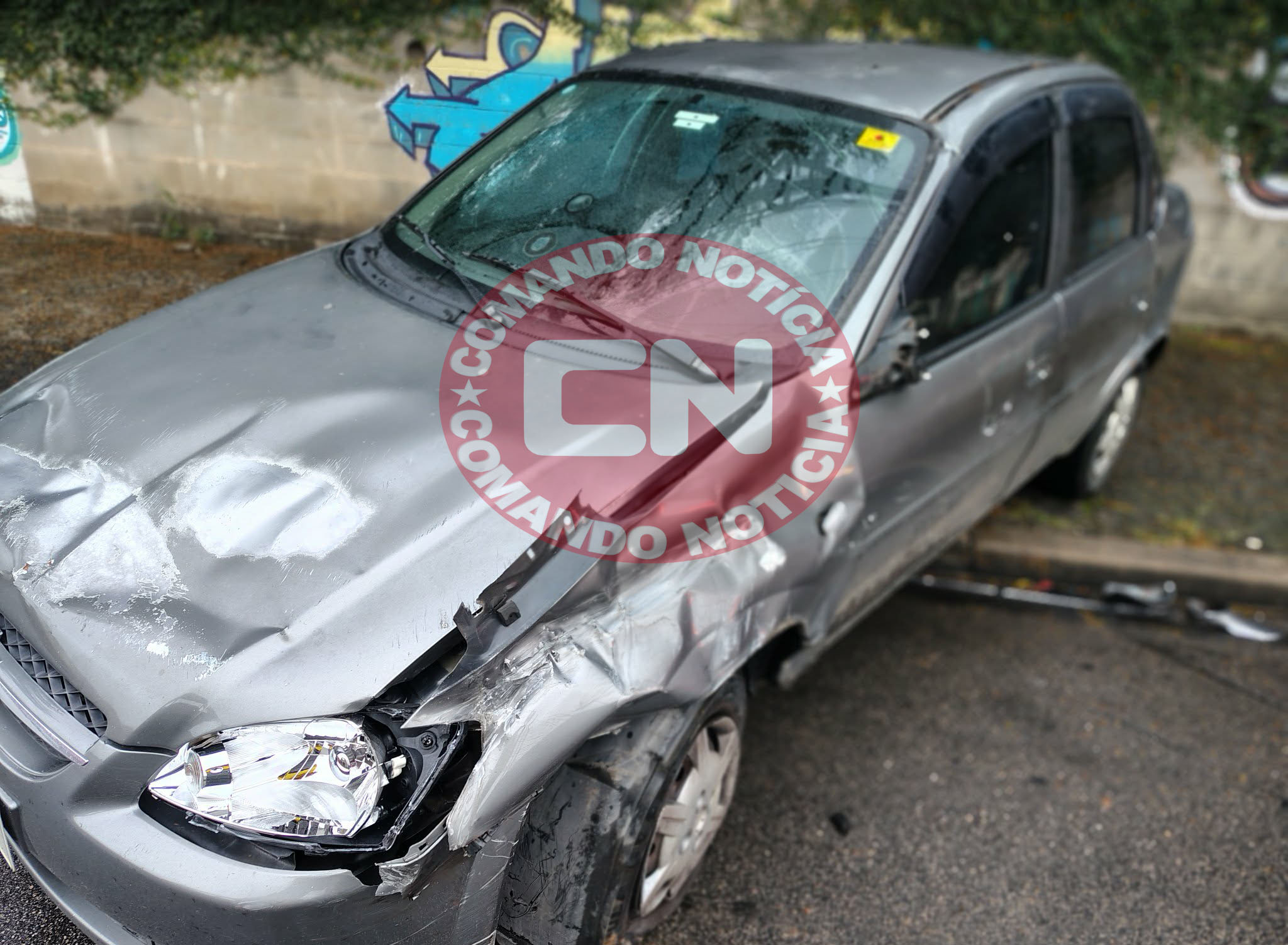 Mulher cochila e bate carro 1