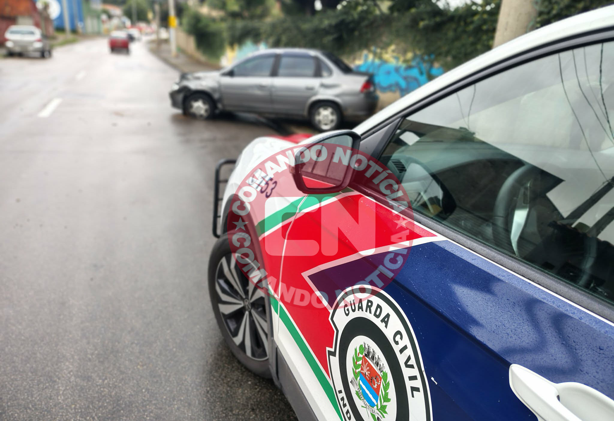 Mulher cochila e bate carro 3
